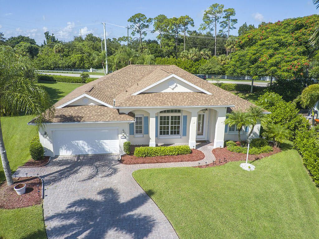 305 Bourdeaux Dr SW Vero Beach, FL 32968 - Thumbnail 2