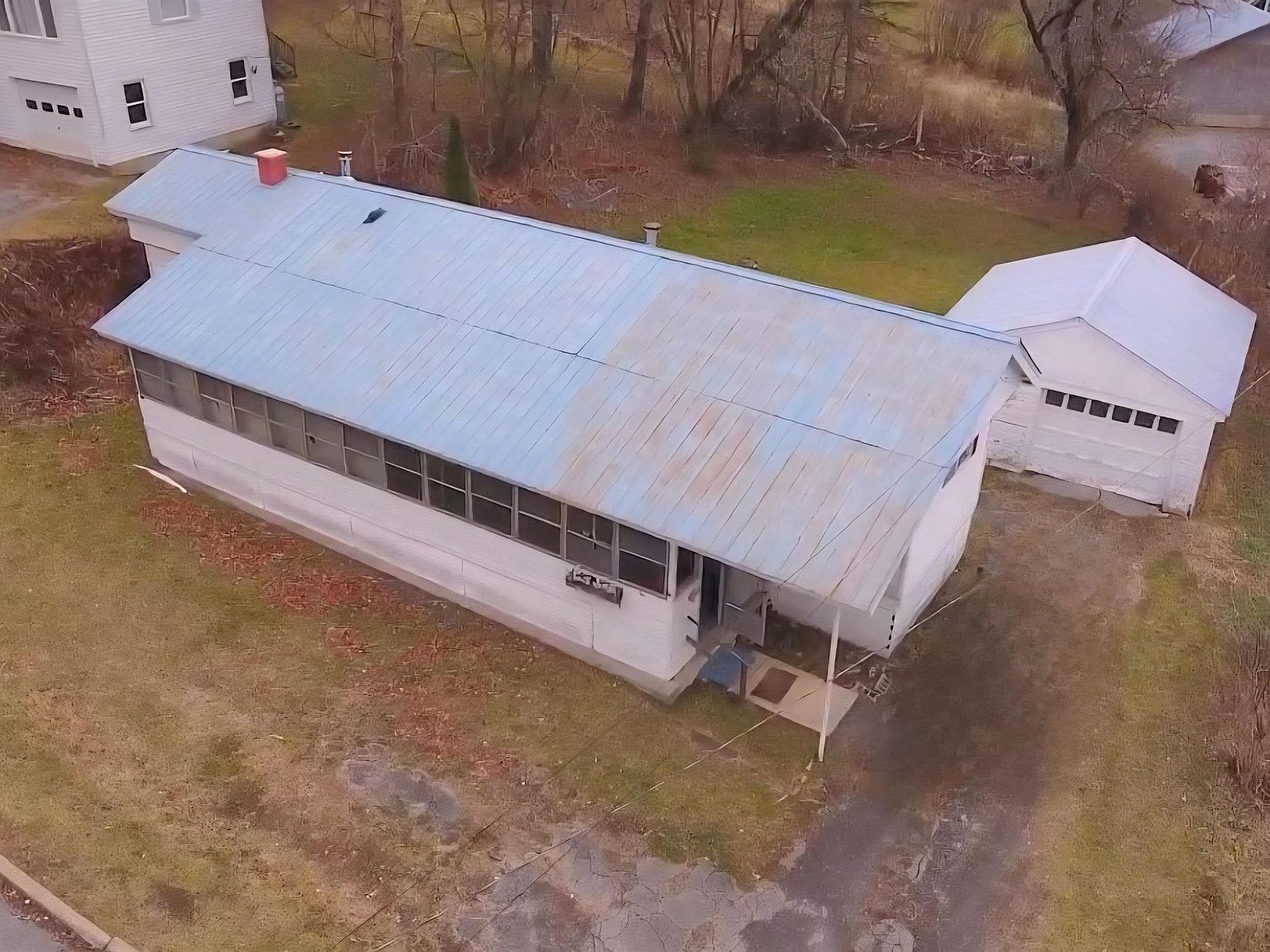 30 Mountain Ave Saint Johnsbury, VT 05819 - Thumbnail 2