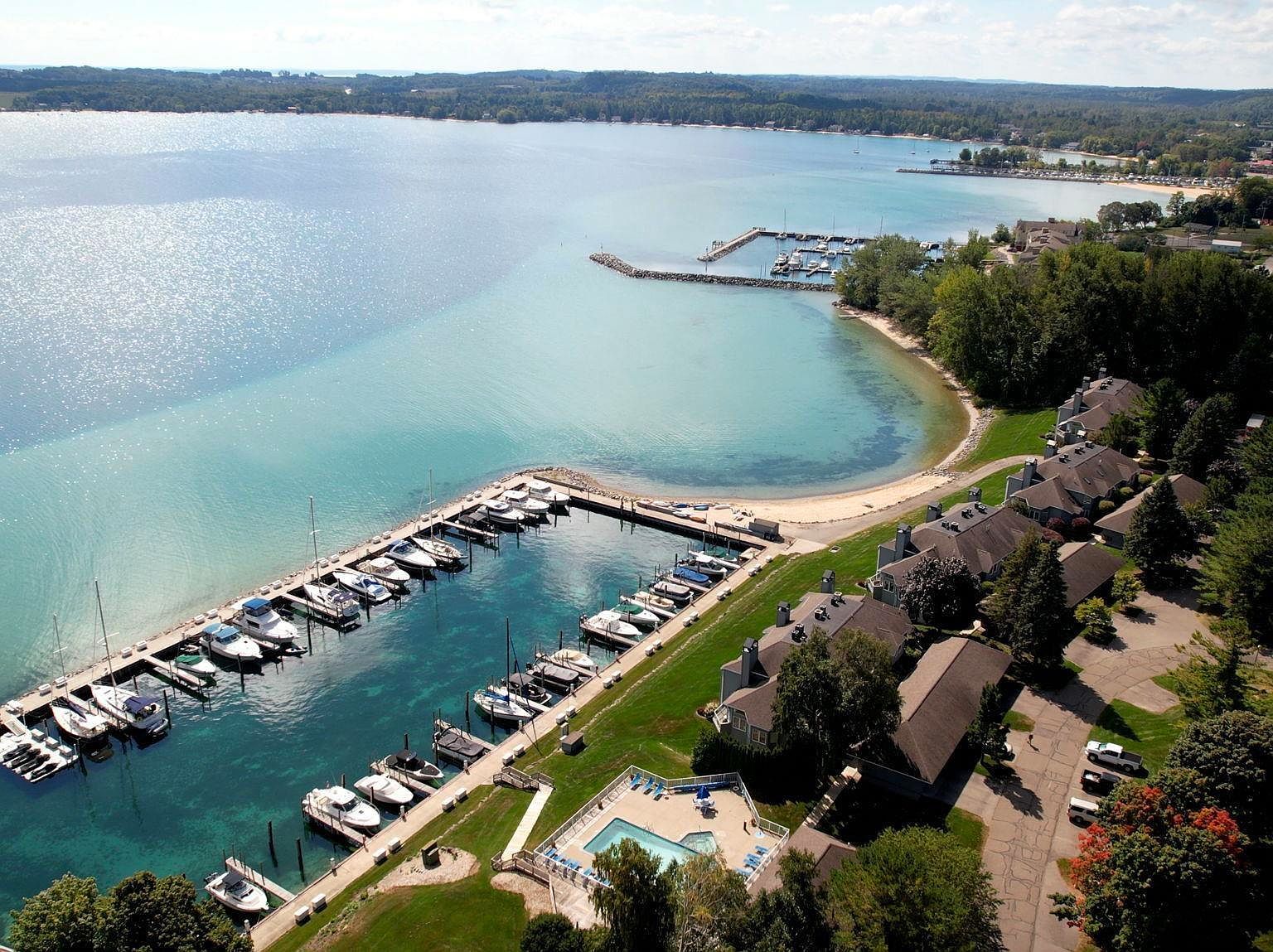 762 N Waypoint Cir Suttons Bay, MI 49682 - Thumbnail 2