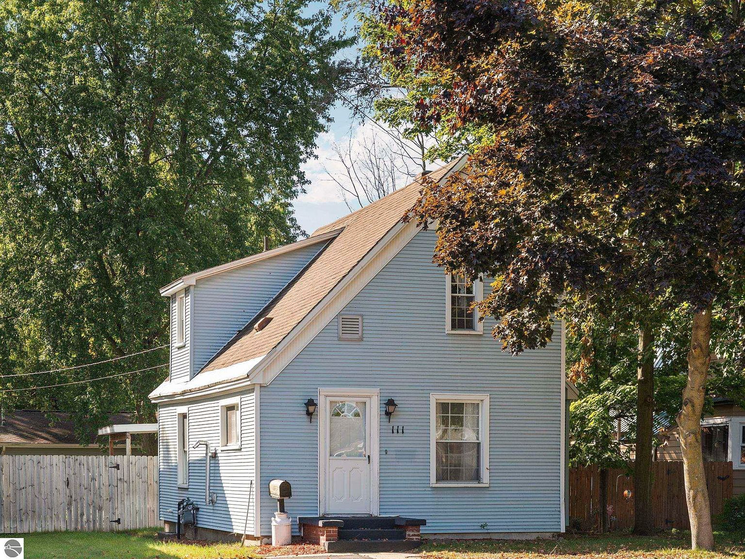 111 W 14th St Traverse City, MI 49684 - Thumbnail 2