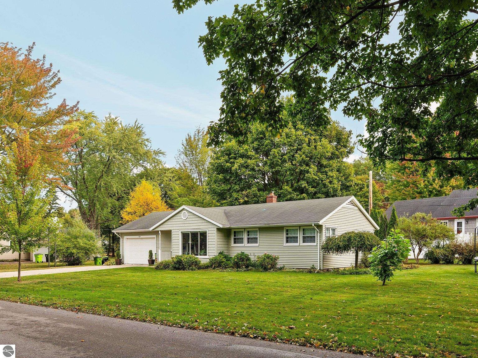 624 Eastwood Ave Traverse City, MI 49686 - Thumbnail 2