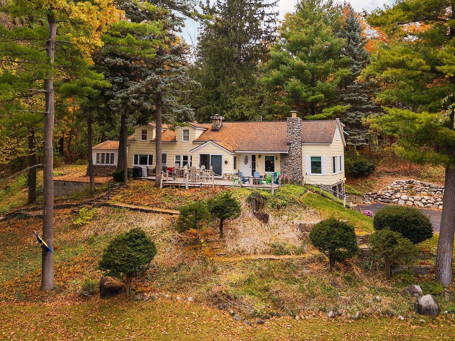 7787 E Shore Rd Traverse City, MI 49686 - Thumbnail 2