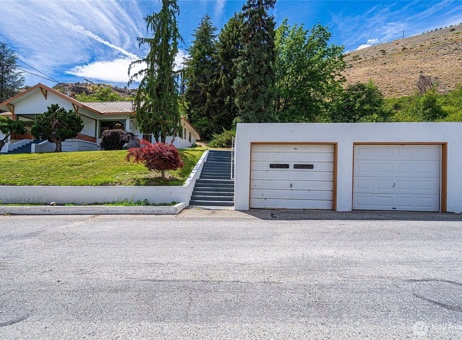 15 Beebe Fish Hatchery Rd Chelan Falls, WA 98816  | Single Family