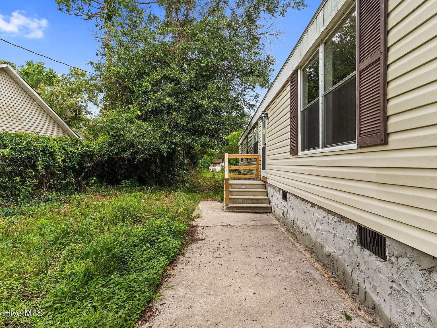 1070 Pinecrest Rd Southport, NC 28461 - Thumbnail 2