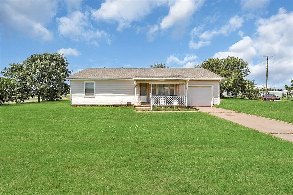 105 E Walk Ave Canute, OK 73626 - Thumbnail 2