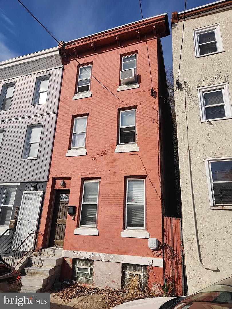 251 E Haines St Philadelphia, PA 19144 - Thumbnail 2