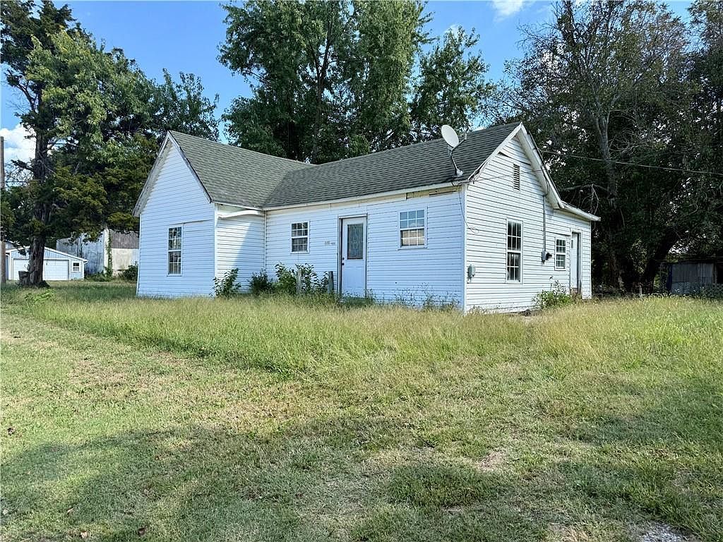 801 E Park St Rich Hill, MO 64779 - Thumbnail 2