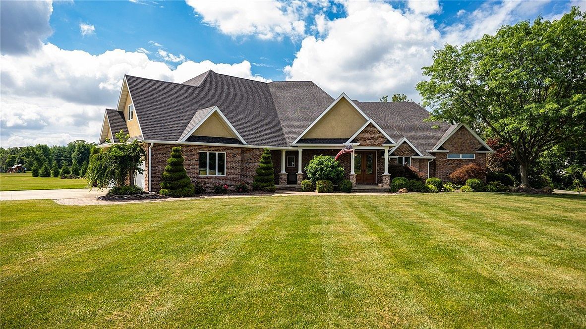 11107 E Cambridge Ln Effingham, IL 62401 - Thumbnail 2