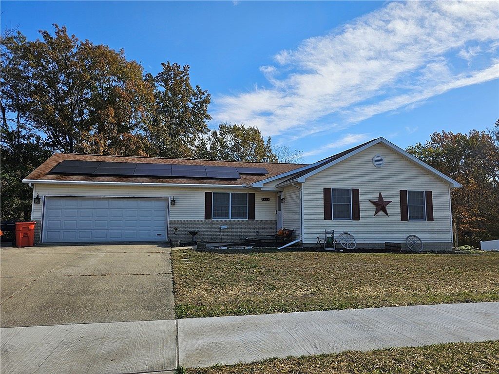 2139 Douglas St Charleston, IL 61920 - Thumbnail 2