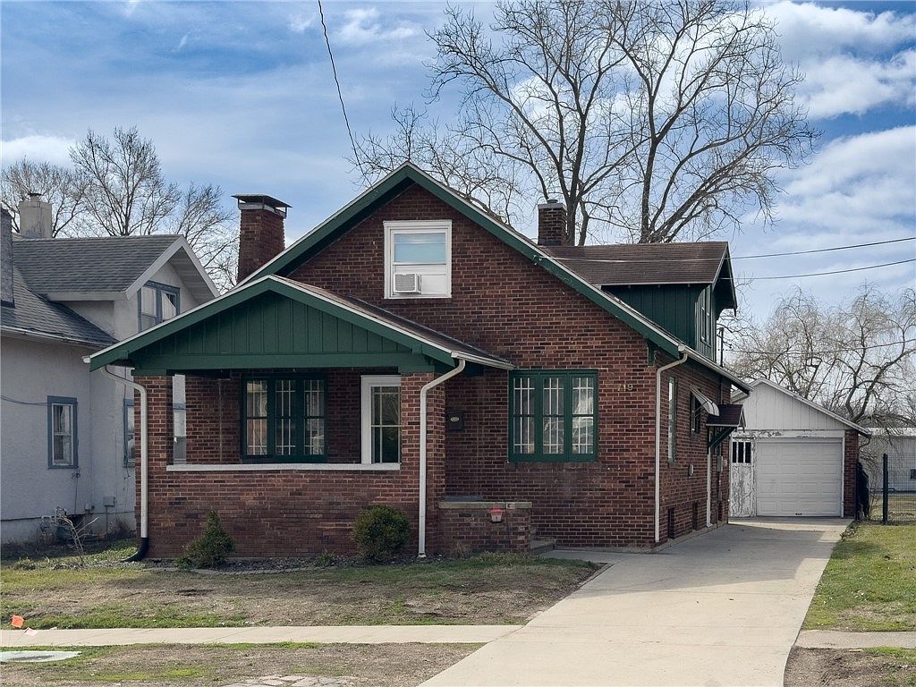 719 E Jefferson Ave Effingham, IL 62401  | Single Family