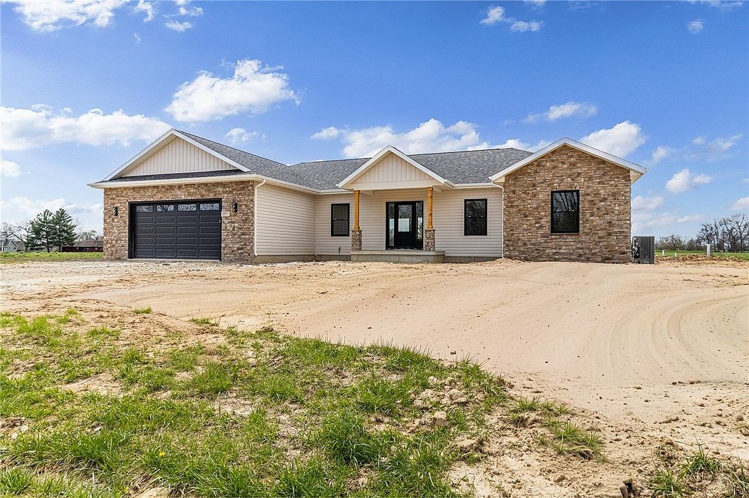 13147 N Country Club Rd Effingham, IL 62401  | Single Family