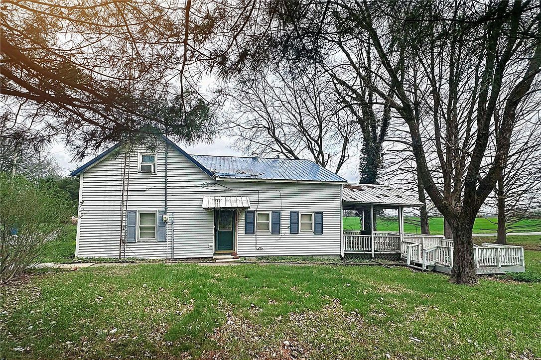 211 E Main St Willow Hill, IL 62480 - Thumbnail 2