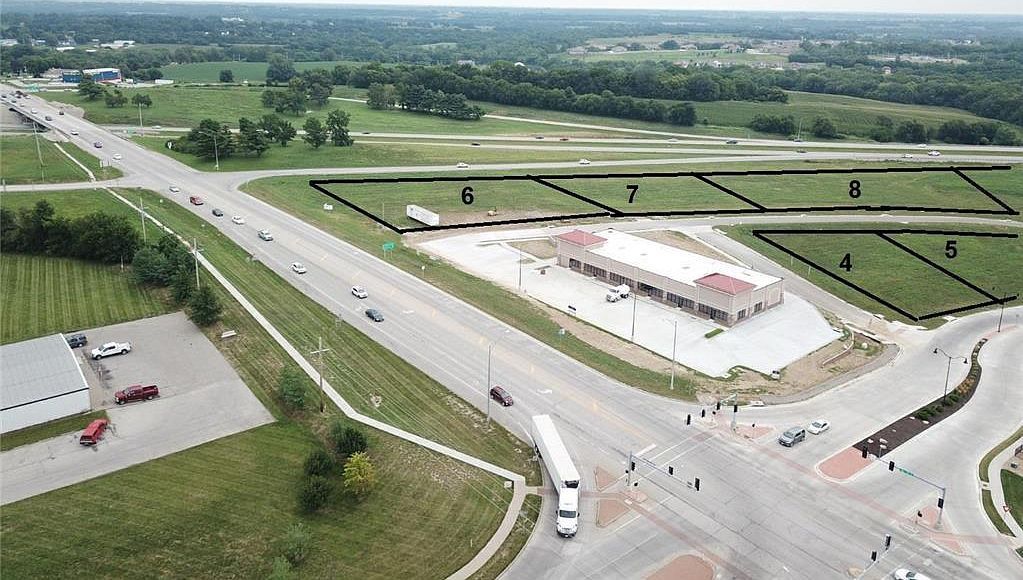 N Village Dr Saint Joseph, MO 64506 - Thumbnail 2