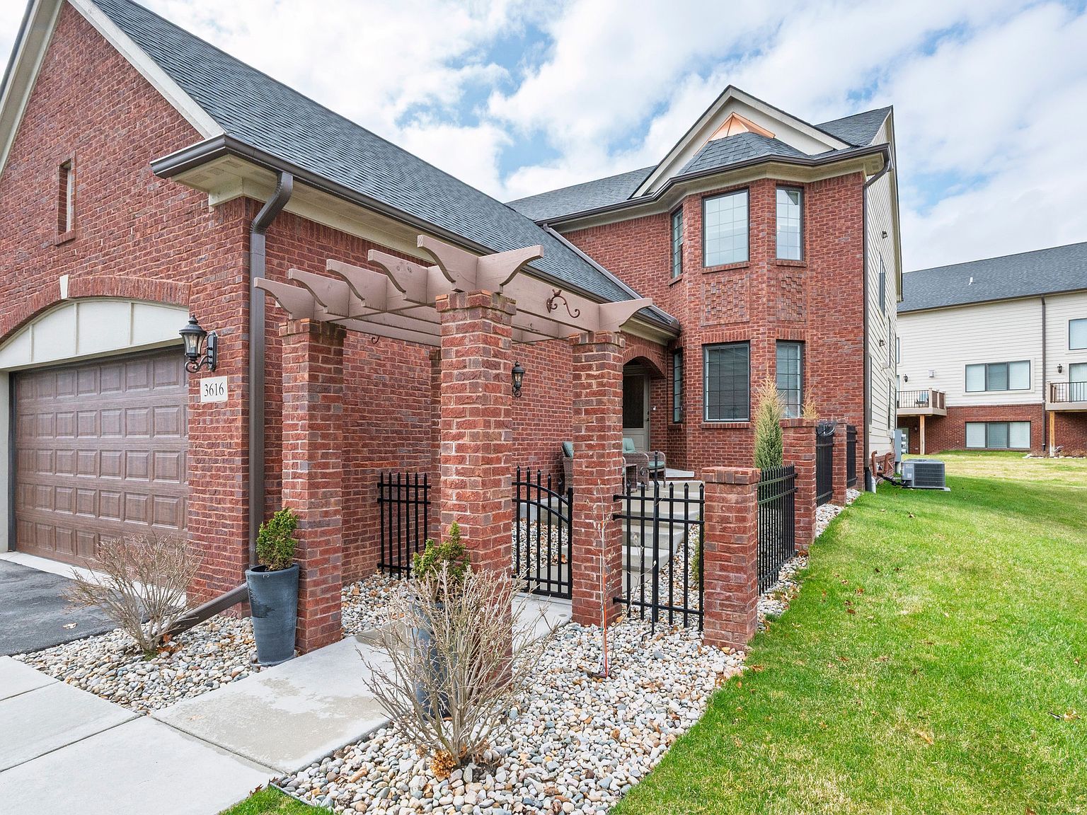 3616 Bay Harbor Dr Brighton, MI 48114 - Thumbnail 2