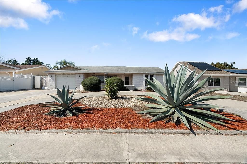 10841 Piccadilly Rd Port Richey, FL 34668 - Thumbnail 2