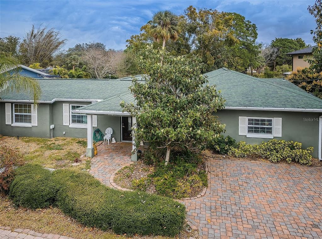 646 Riverside Dr Tarpon Springs, FL 34689 - Thumbnail 2