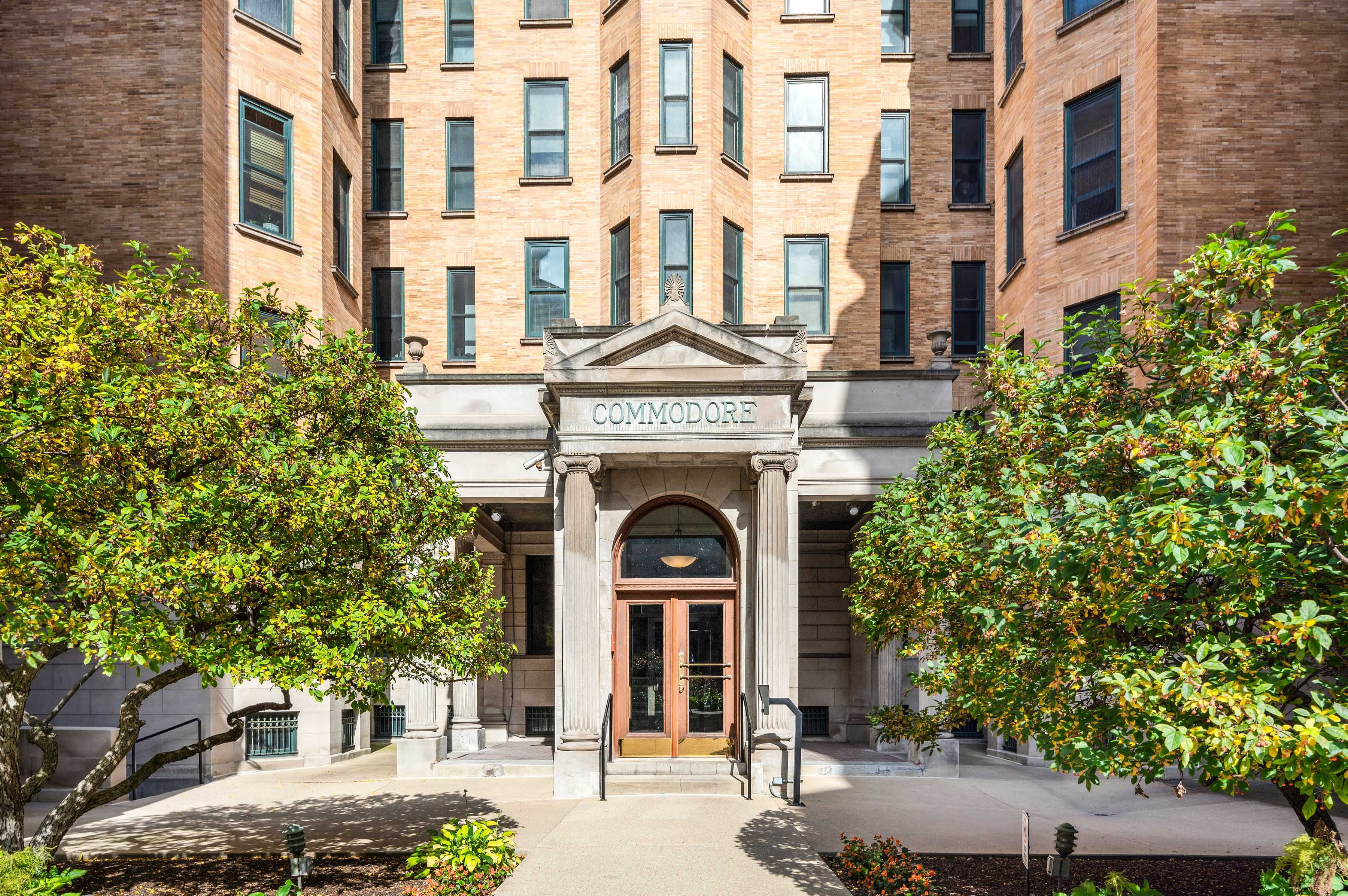550 W Surf St unit 308, Chicago, IL 60657, USA  | Condominium