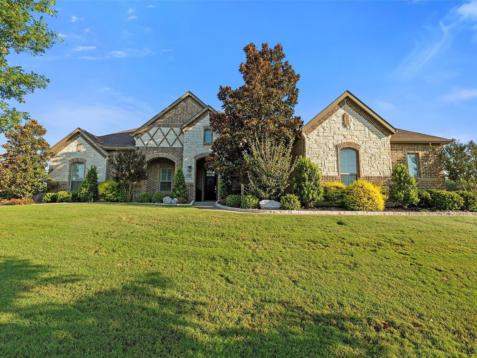 245 McKinley Cir Waxahachie, TX 75167 - Thumbnail 2
