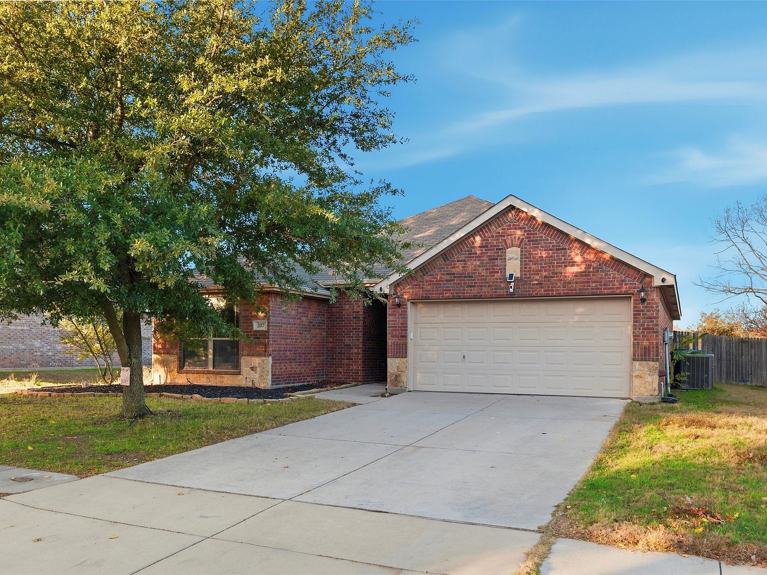 207 Commonwealth Cir Waxahachie, TX 75165 - Thumbnail 2