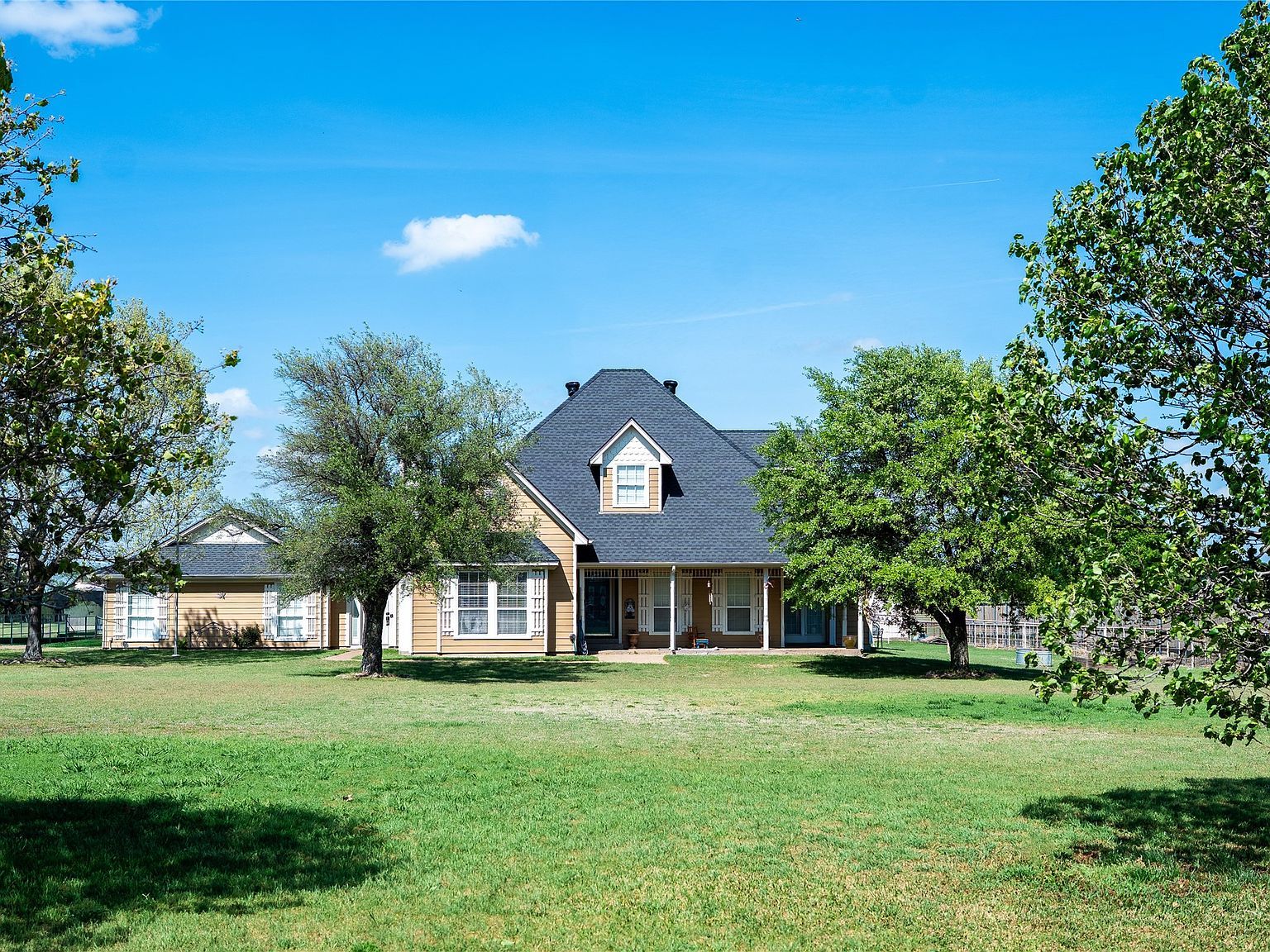 2211 McAlpin Rd Midlothian, TX 76065  | Single Family