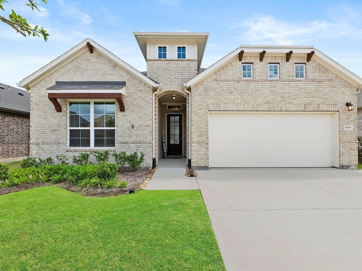 3909 Sterling Springs Ln, League City, TX, 77573 - Thumbnail 2