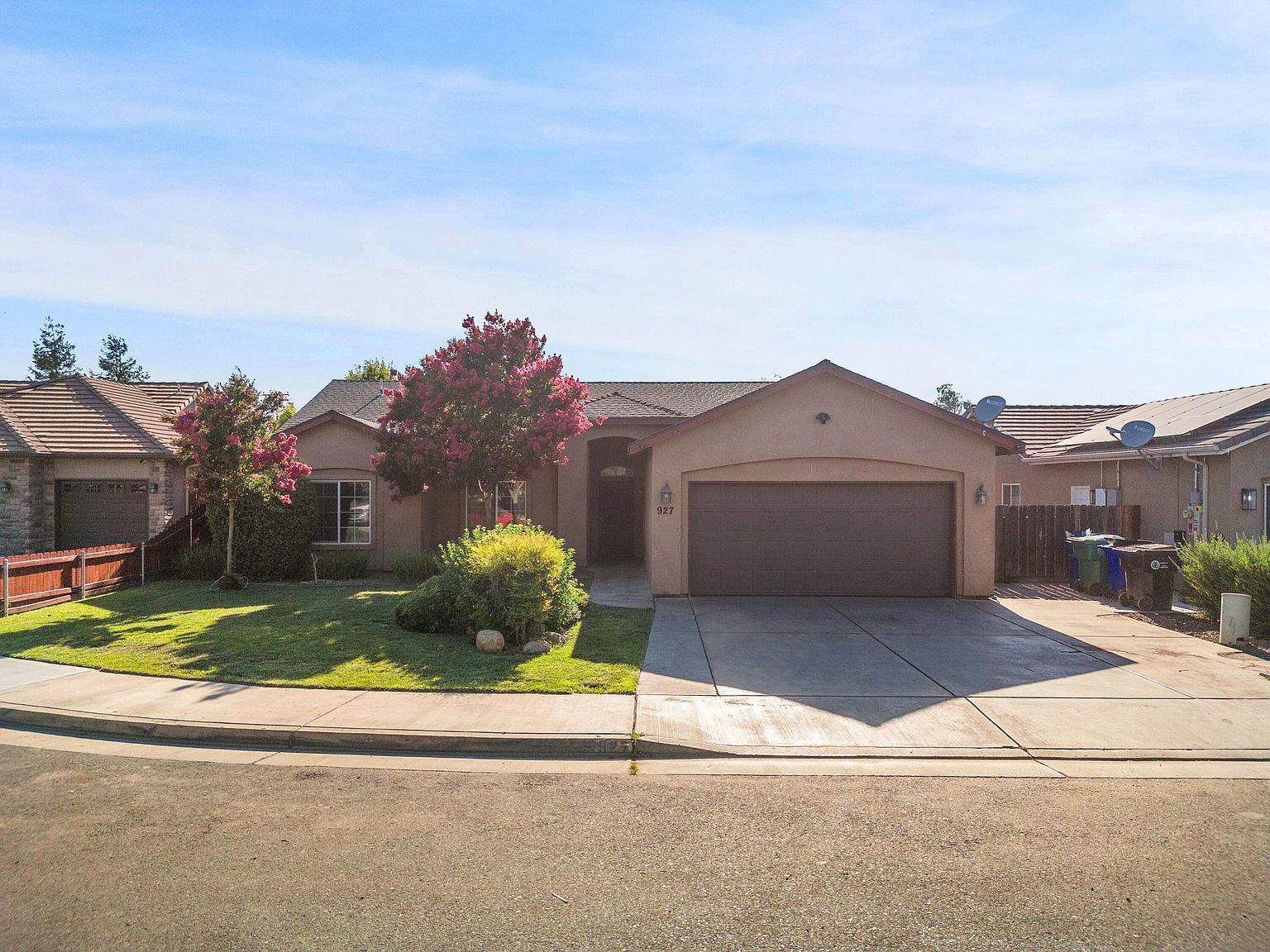 927 Shadowood St Porterville, CA 93257 - Thumbnail 2