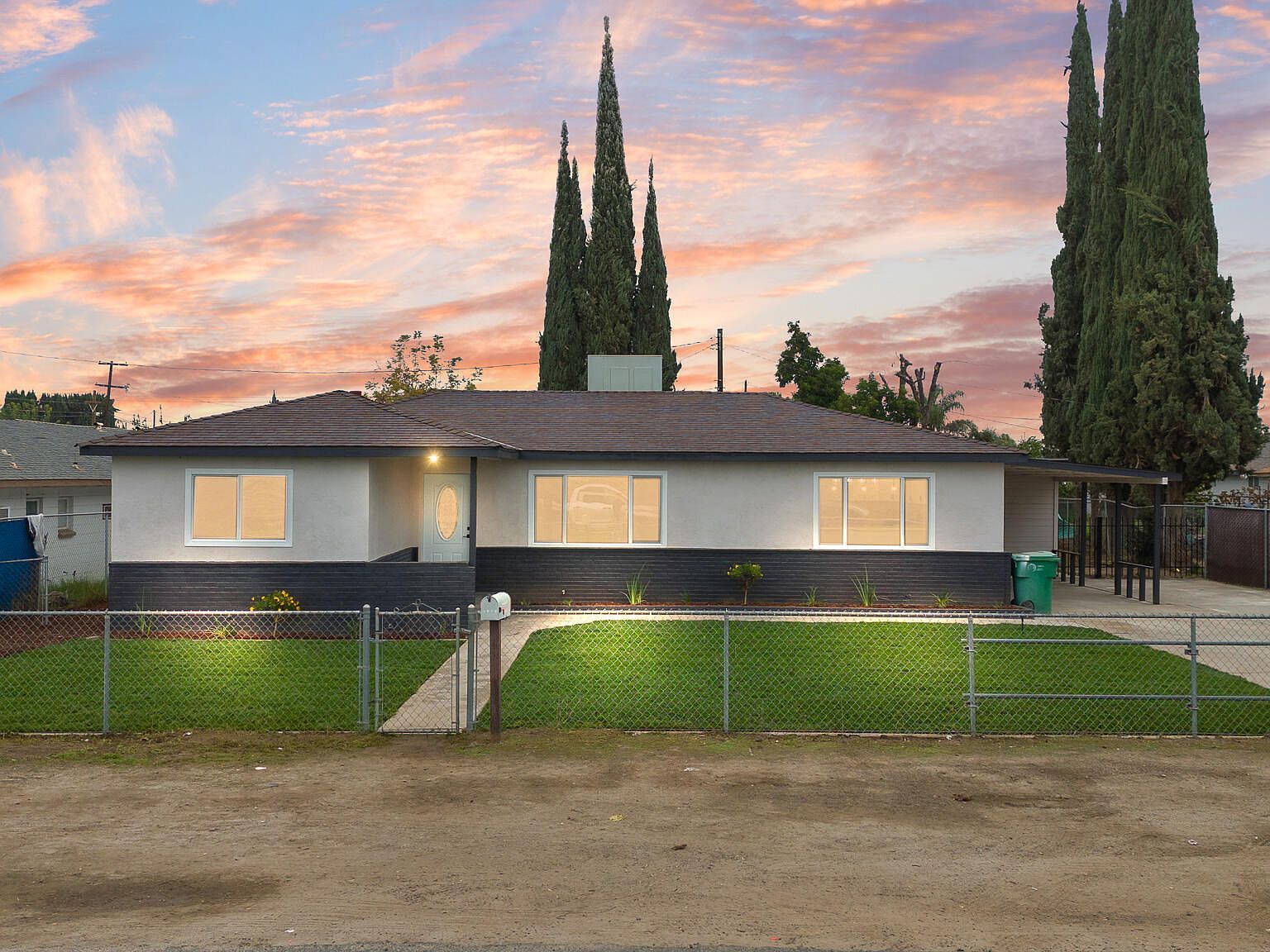 1676 W Putnam Ave Porterville, CA 93257 - Thumbnail 2