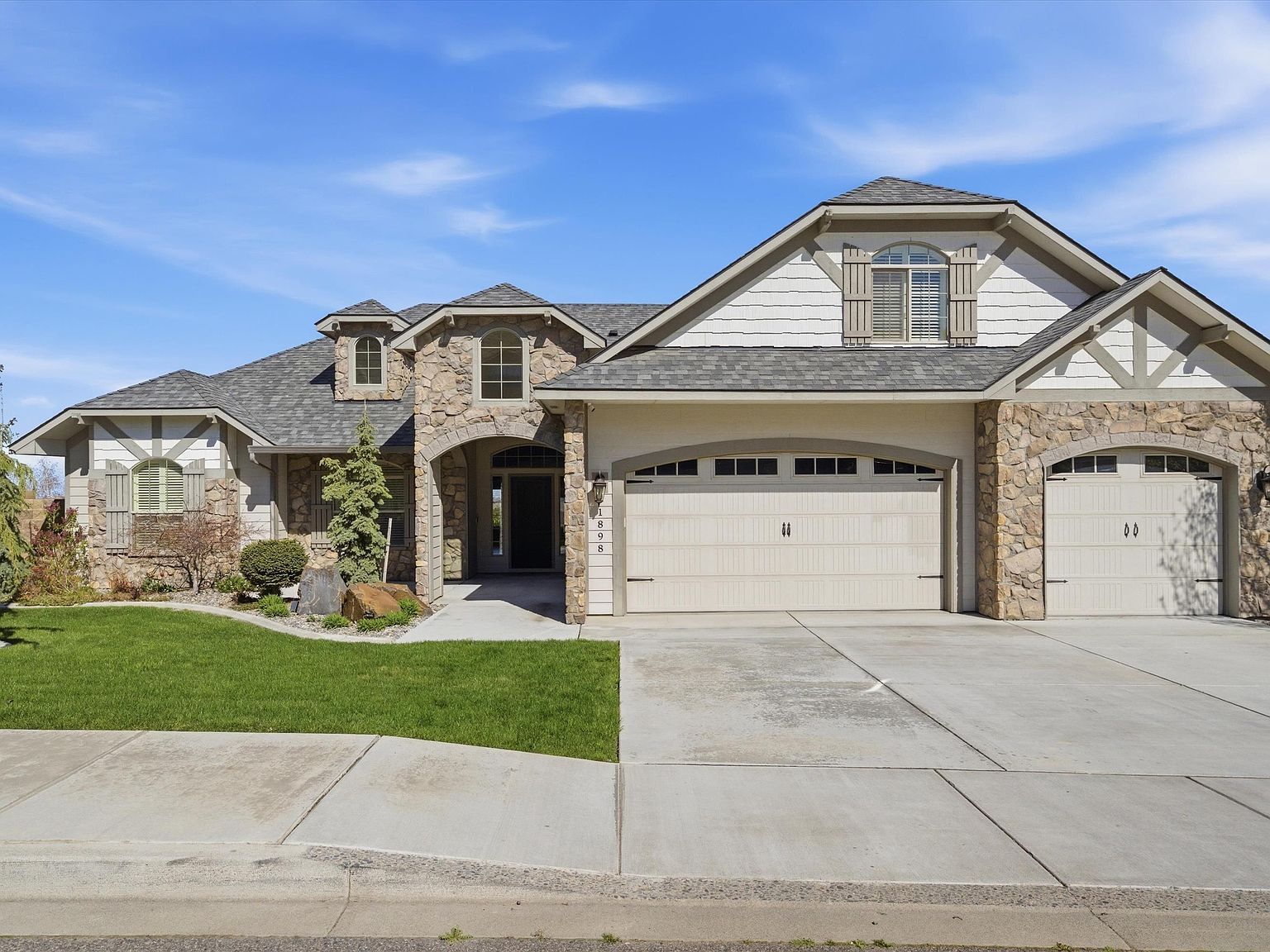 1898 W 52nd Ave Kennewick, WA 99337 - Thumbnail 2