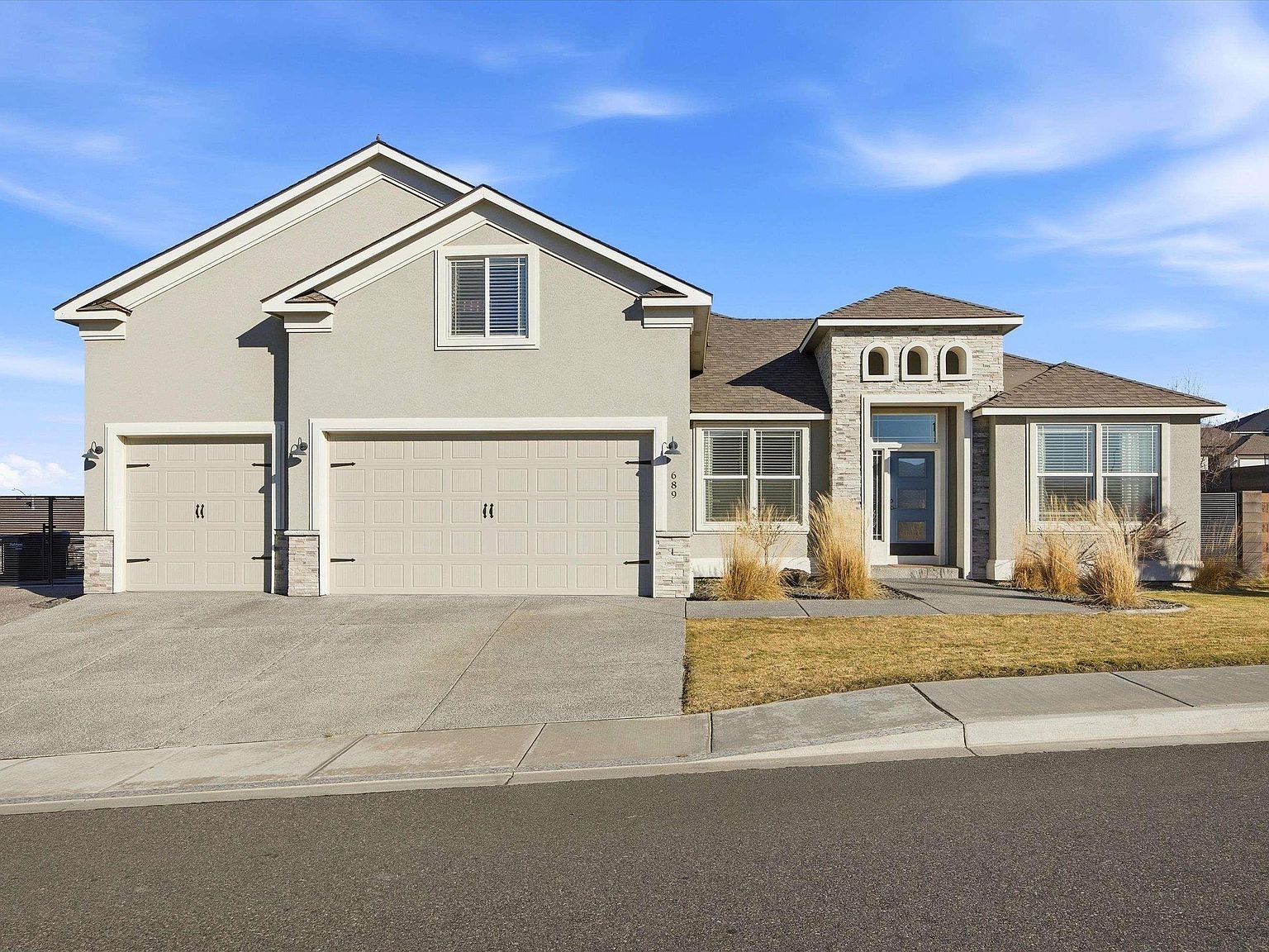 689 Titan Ave West Richland, WA 99353 - Thumbnail 2