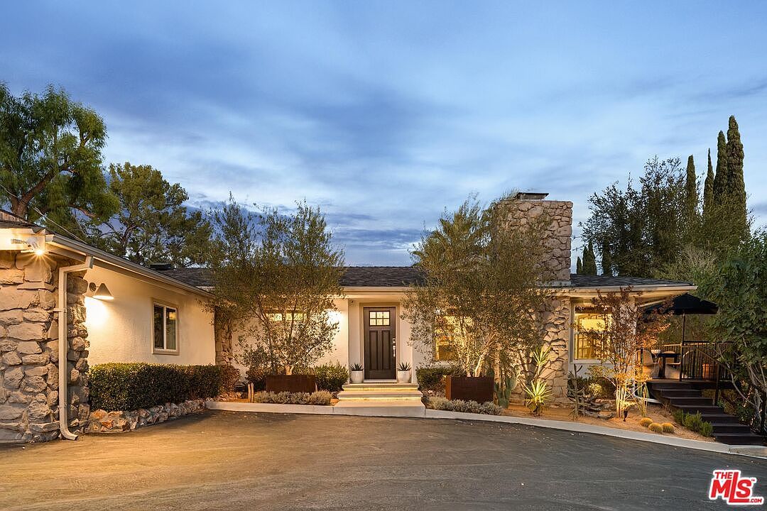 5117 Lubao Ave Woodland Hills, CA 91364 - Thumbnail 2