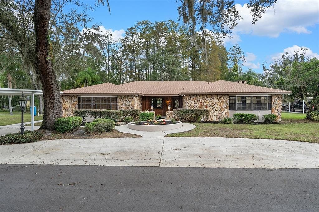 19019 3rd St NE Lutz, FL 33549 - Thumbnail 2