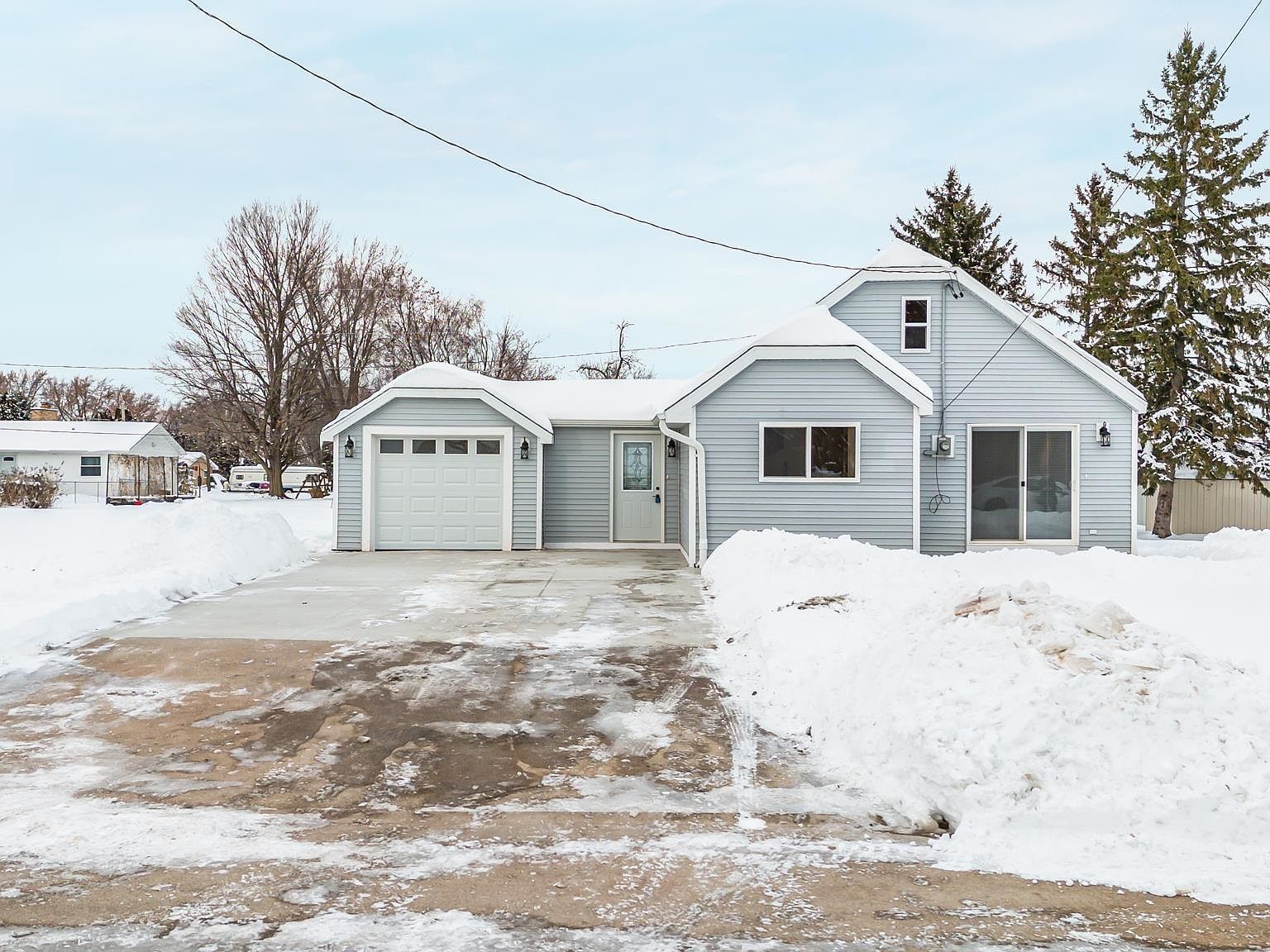 720 Oak St Winneconne, WI 54986 - Thumbnail 2