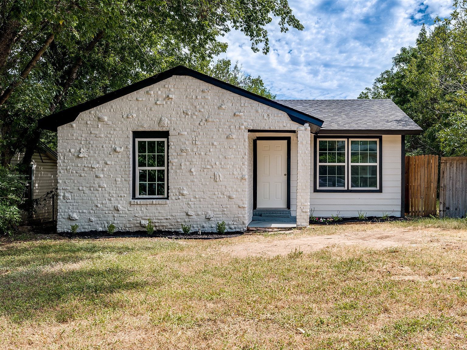 3712 Knox St Fort Worth, TX 76119 - Thumbnail 2