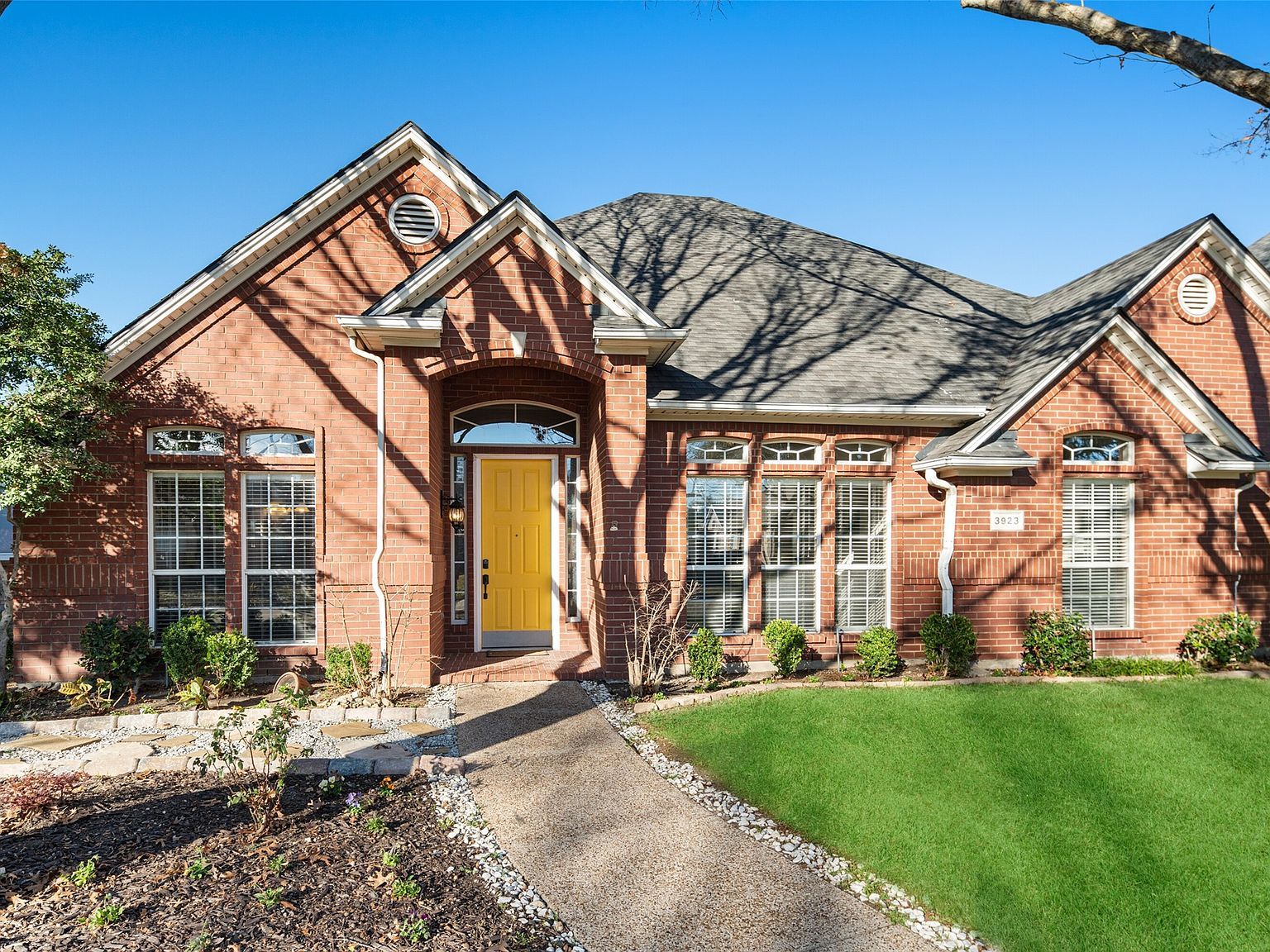 3923 Belton Dr Dallas, TX 75287 - Thumbnail 2