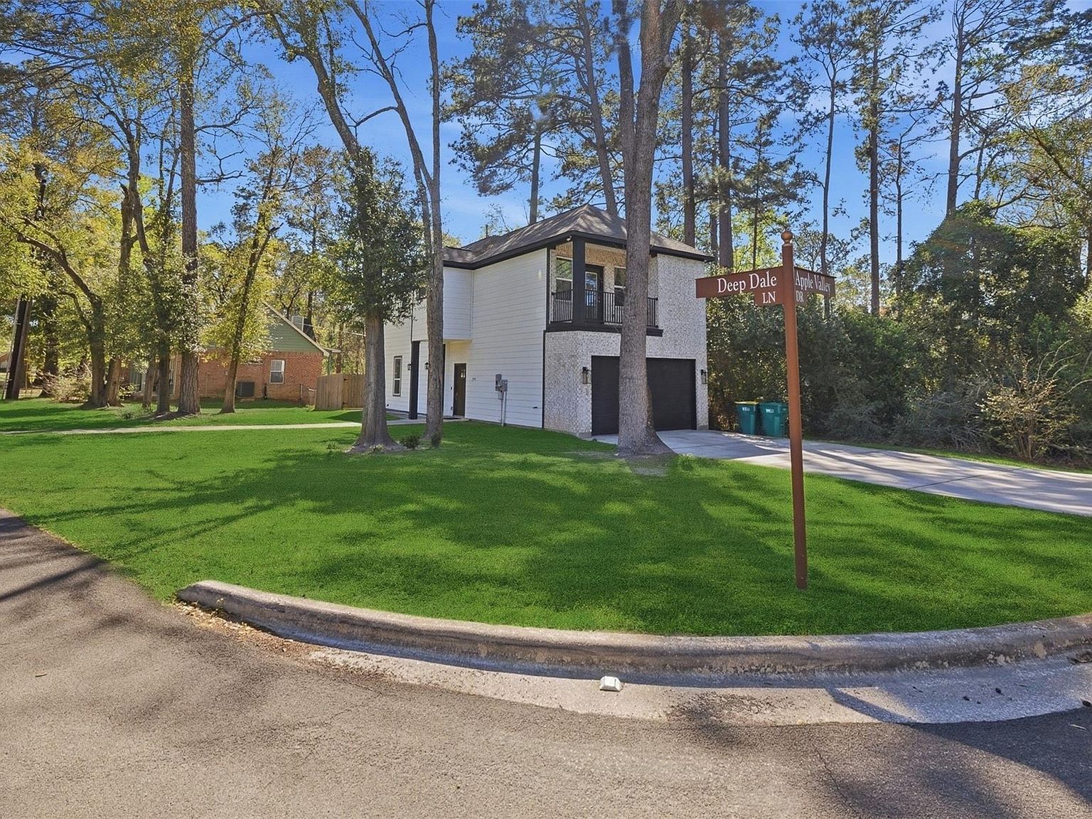 294 Apple Valley Dr Panorama Village, TX 77304 - Thumbnail 2