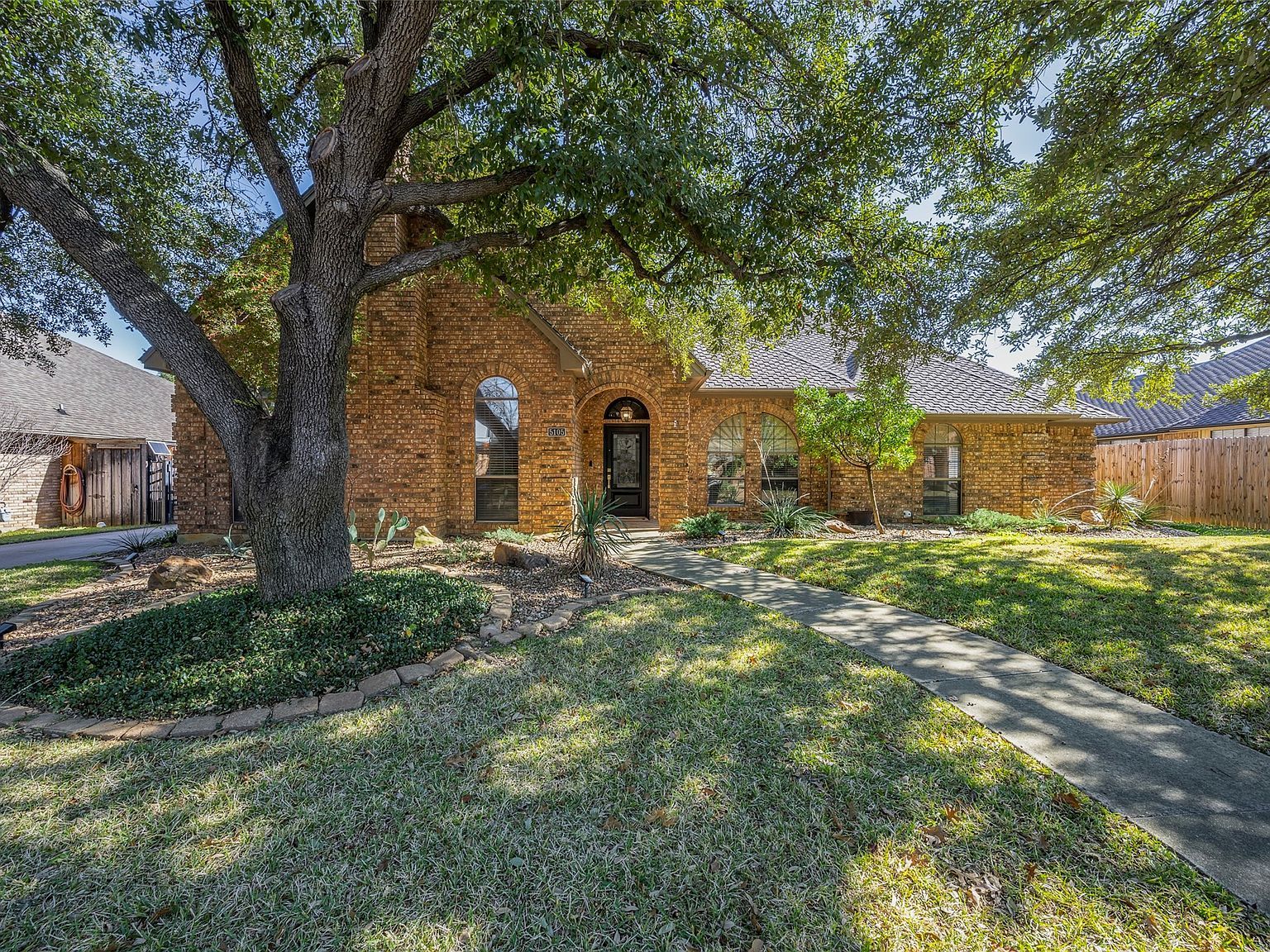 5105 Chad Dr Arlington, TX 76017 - Thumbnail 2
