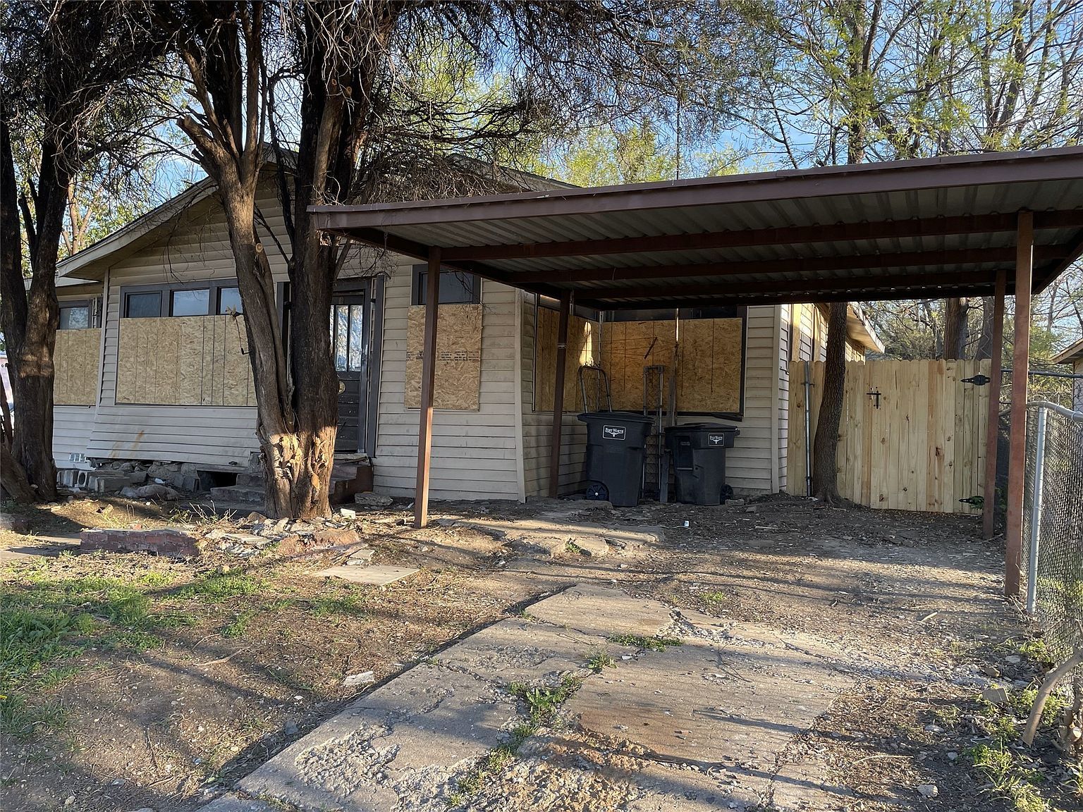 1136 E Leuda St Fort Worth, TX 76104 - Thumbnail 2