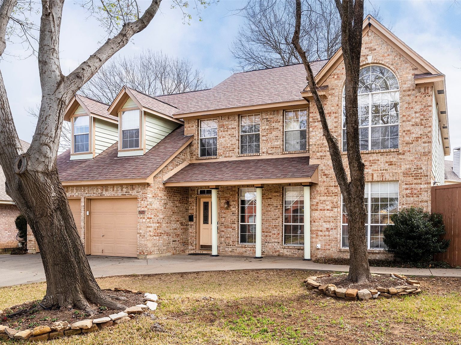 5704 Champion Ct Arlington, TX 76017 - Thumbnail 2