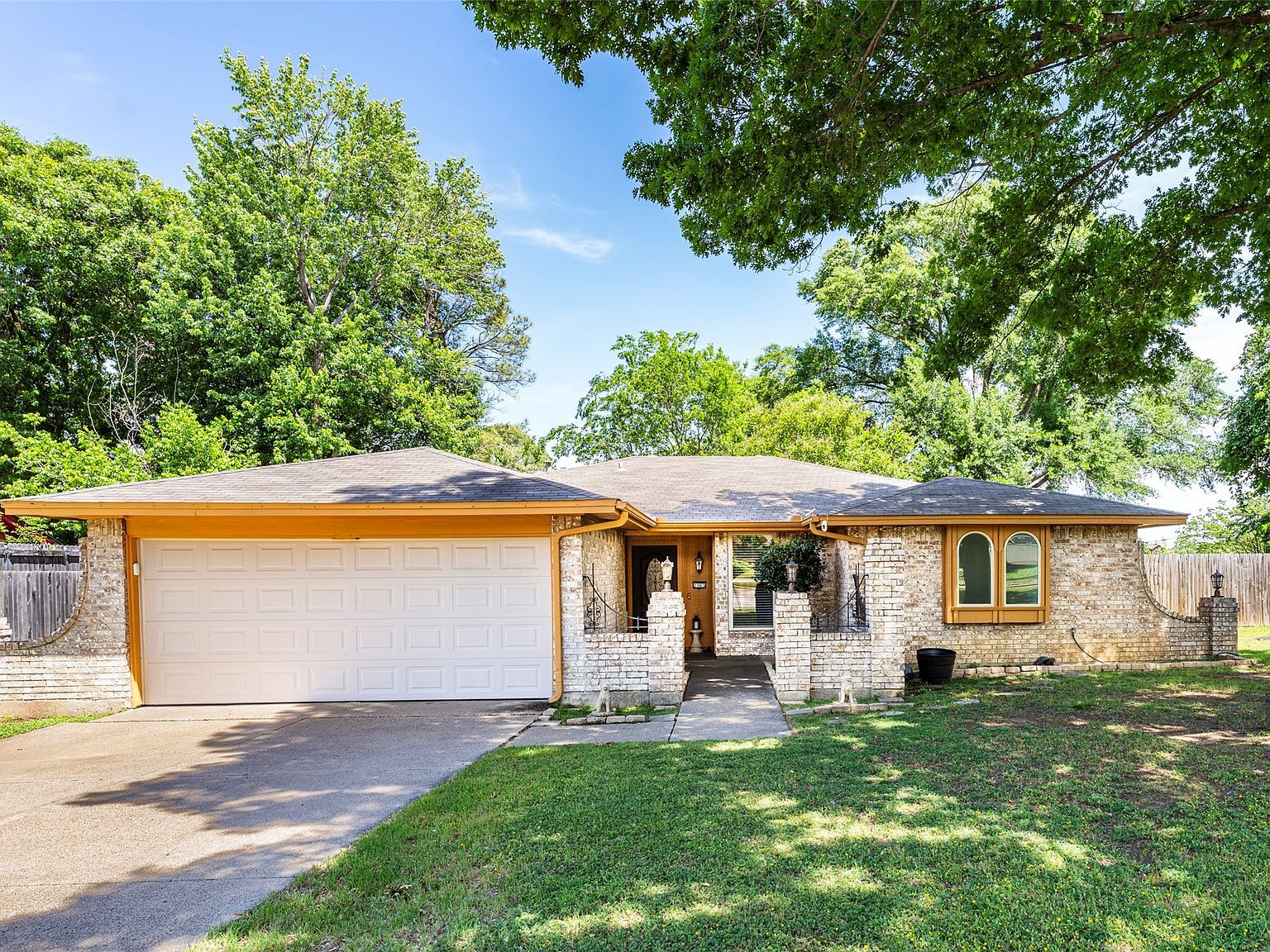 2303 Hazelwood Ct Arlington, TX 76015  | Single Family