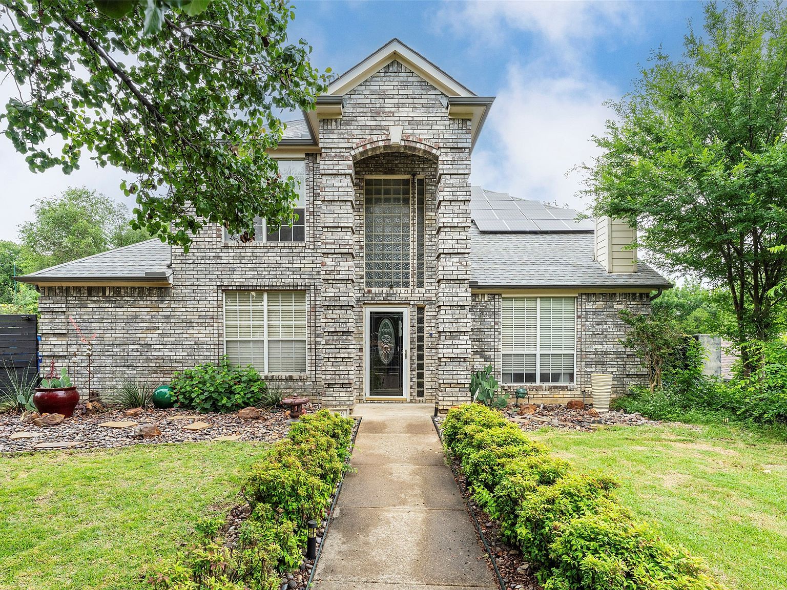 829 Woodridge Dr Fort Worth, TX 76120 | Single Family