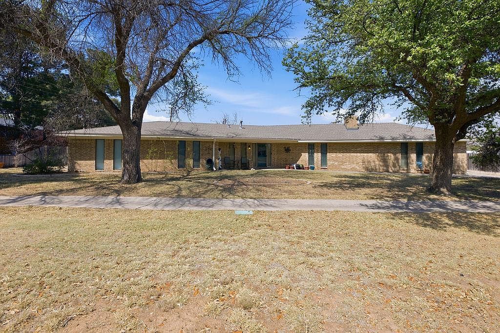2908 Hunters Gln Big Spring, TX 79720 - Thumbnail 2