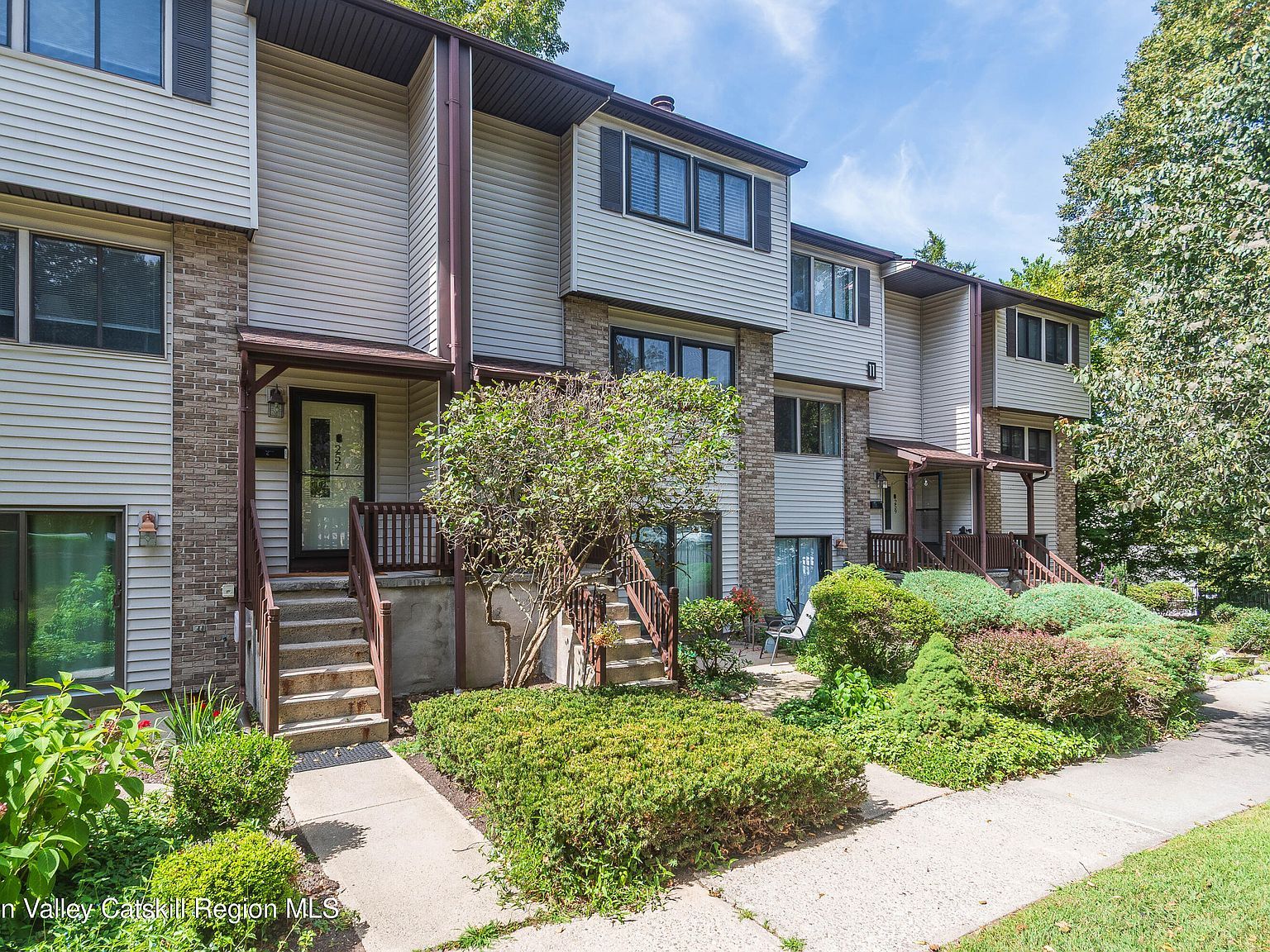 258 Village Ct Kingston, NY 12401 - Thumbnail 2