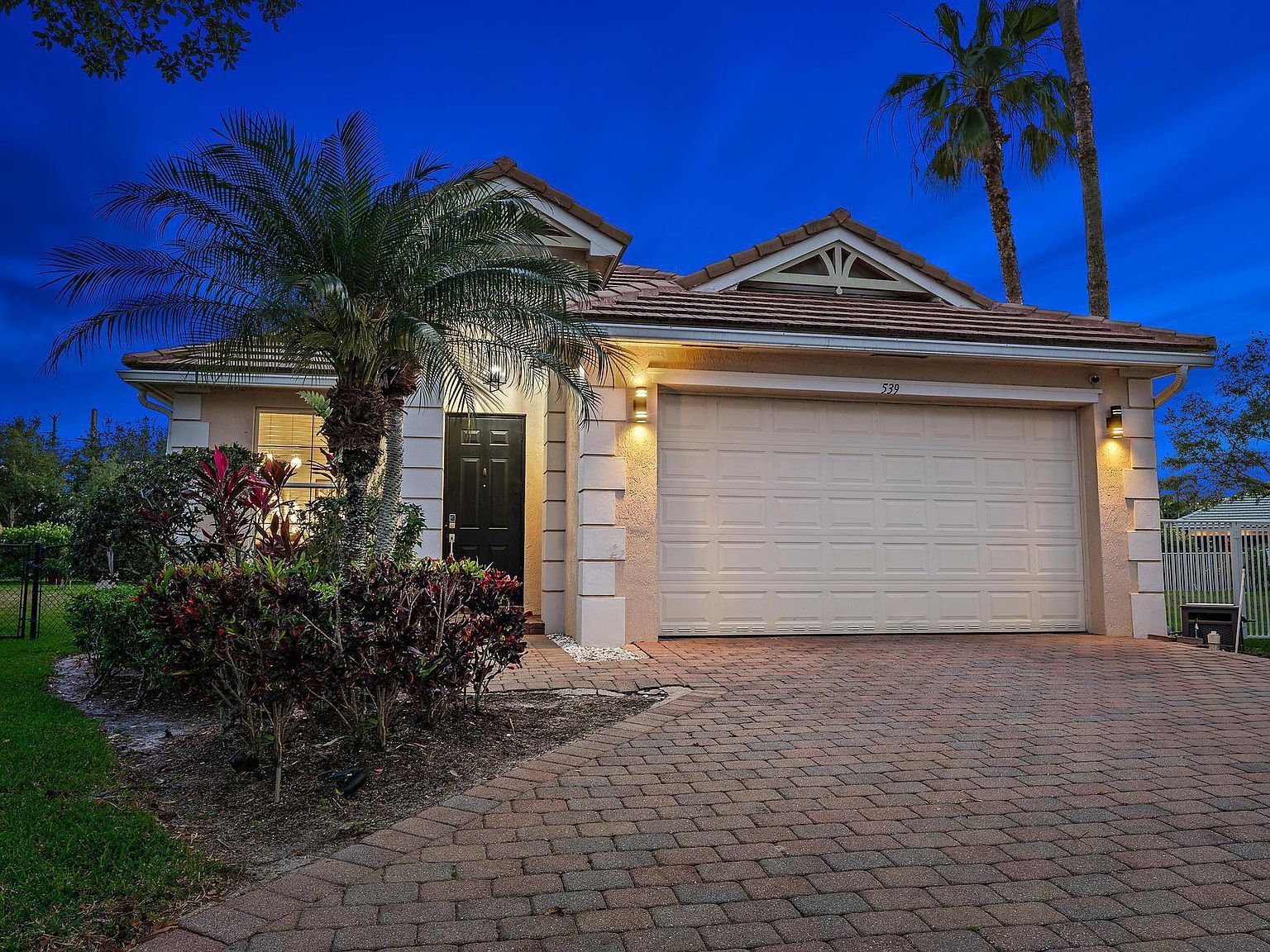 539 Belle Grove Ln West Palm Beach, FL 33411 - Thumbnail 2