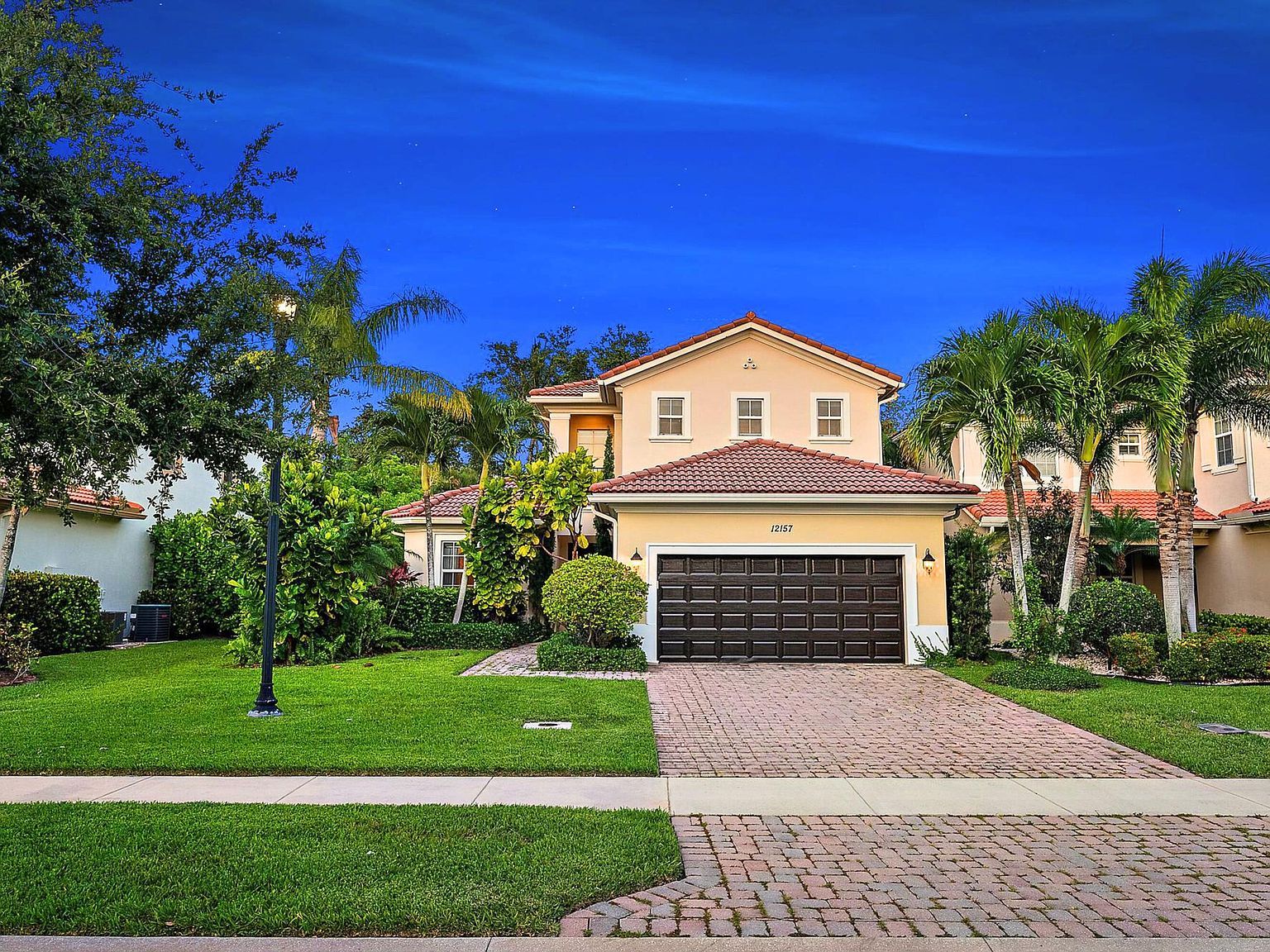 12157 Aviles Cir Palm Beach Gardens, FL 33418 - Thumbnail 2
