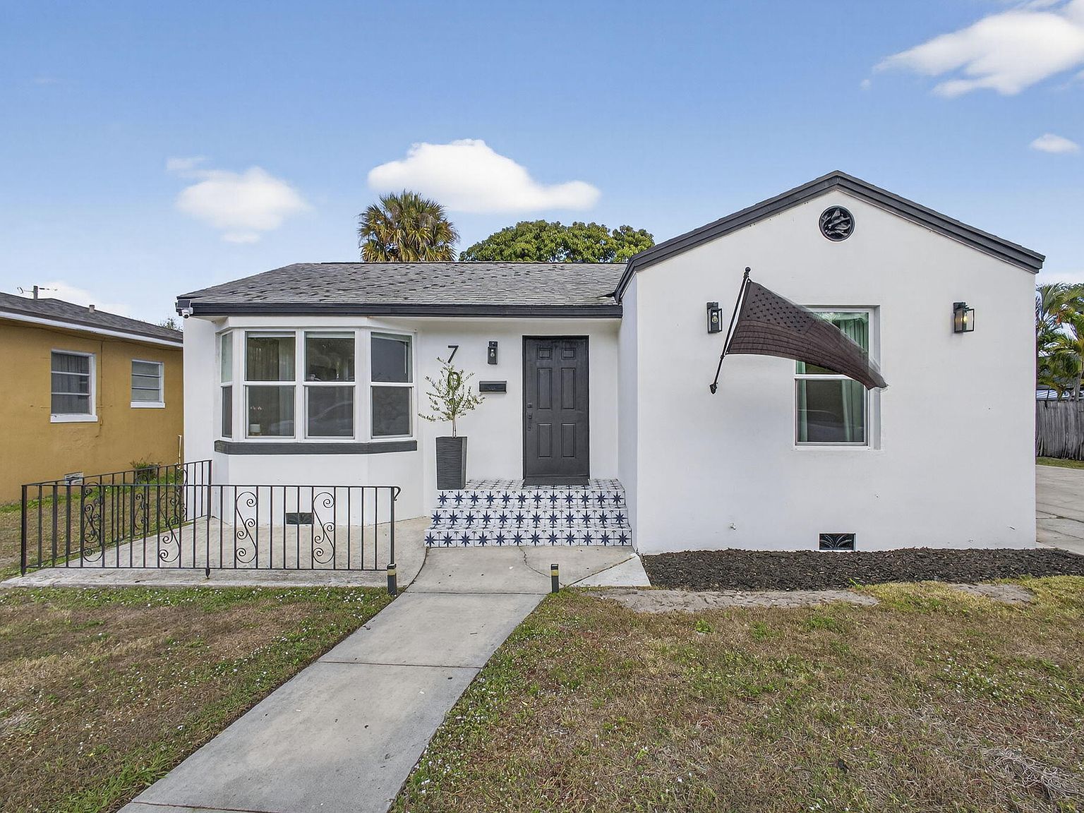 701 37th St West Palm Beach, FL 33407 - Thumbnail 2