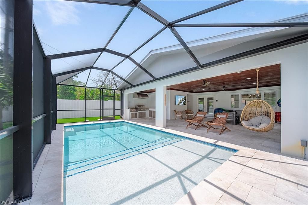 1300 Hilltop Dr Naples, FL 34103 - Thumbnail 2