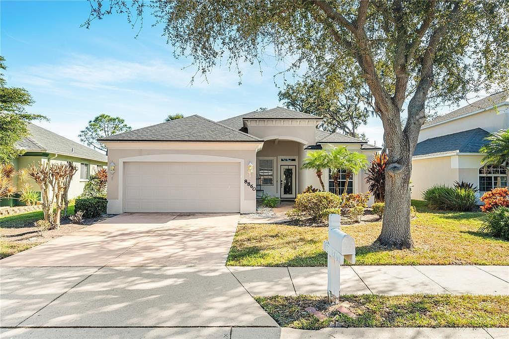 8860 Founders Cir Palmetto, FL 34221 - Thumbnail 2