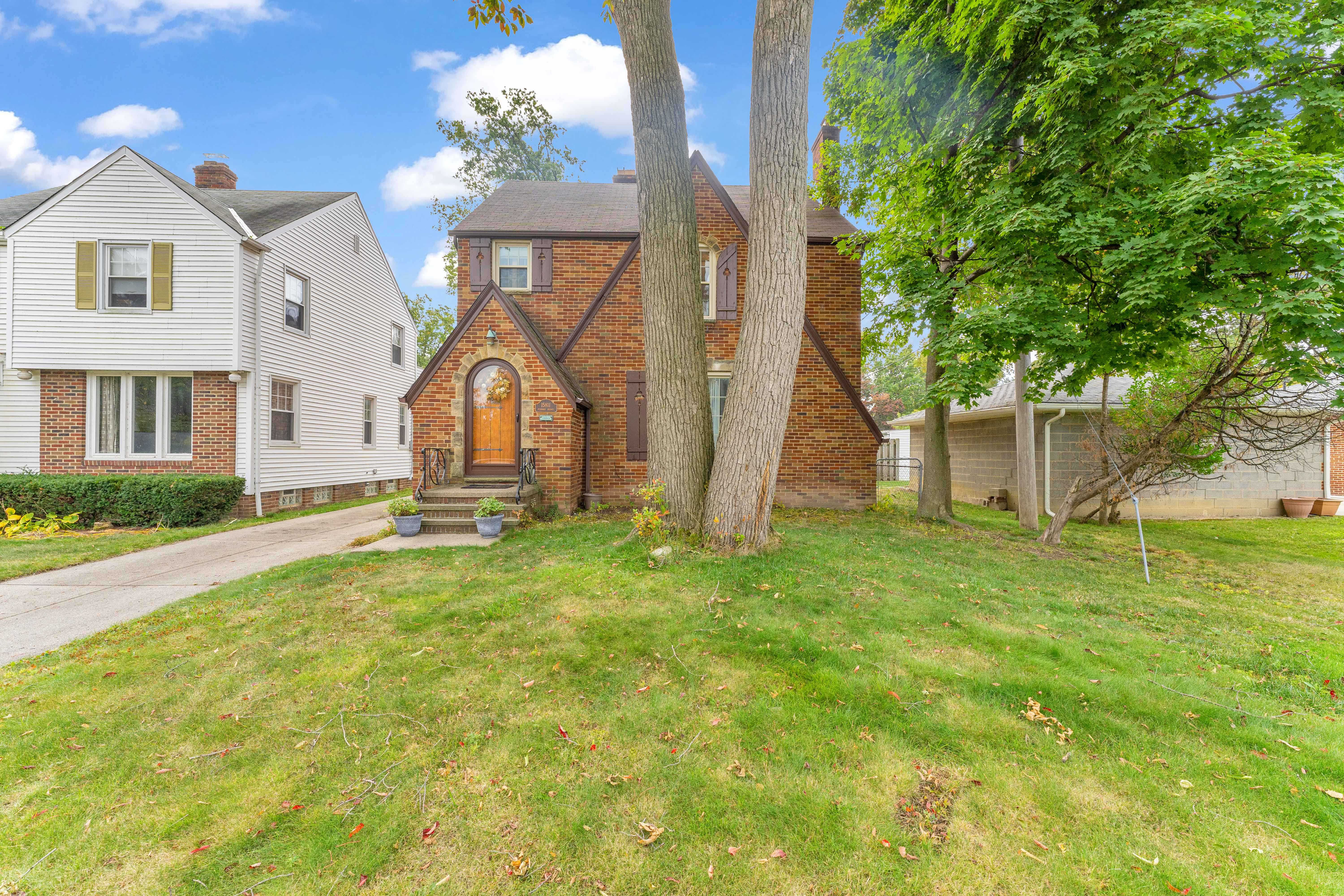 15811 Fernway Avenue, Cleveland, OH, USA, 44111 - Thumbnail 2