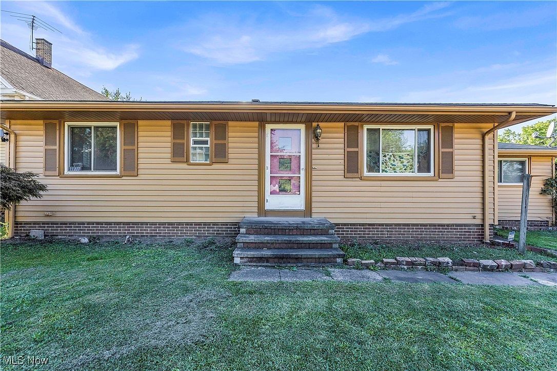 3930 E 53rd St Newburgh Heights, OH 44105 - Thumbnail 2