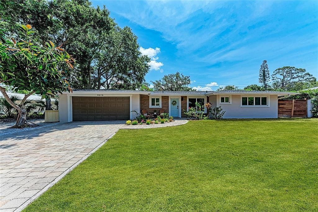 4616 Leeta Ln Sarasota, FL 34234 - Thumbnail 2